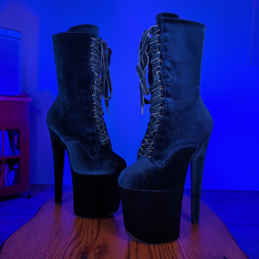 Hella Heels Blue Velvet Boots NWOT Size 38 7 7.5 Pole Dance Class